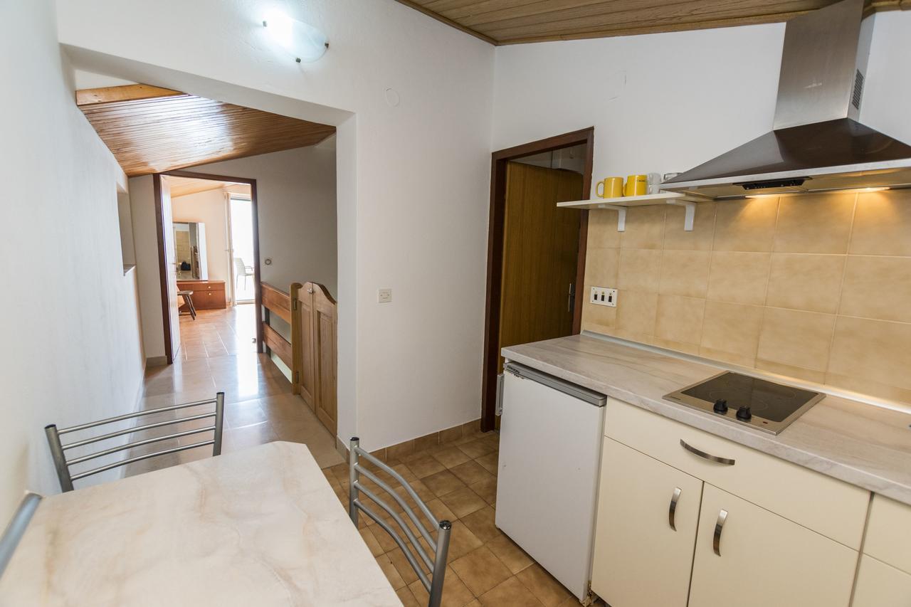 Apartments Jere Stipe Примоштен Экстерьер фото